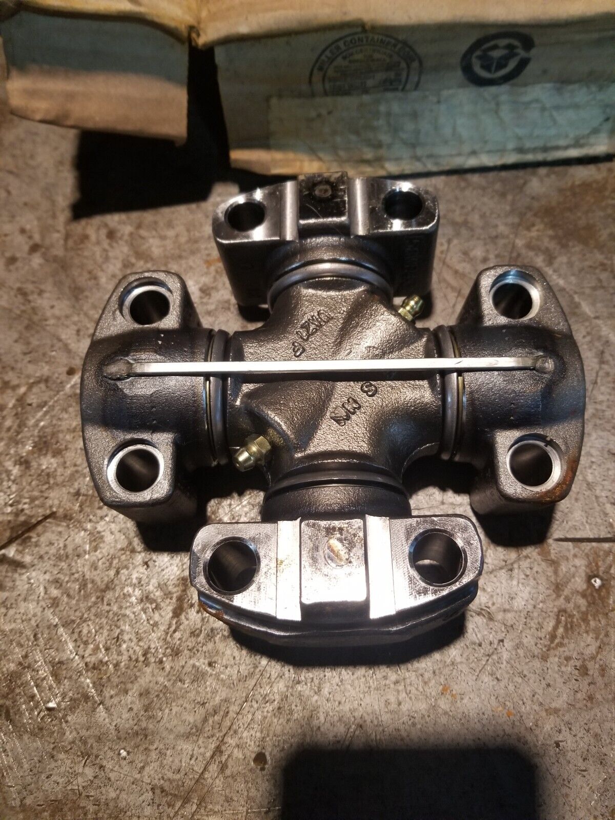John Deere Pinion - AT74269 UNIVERSAL JOINT ref42