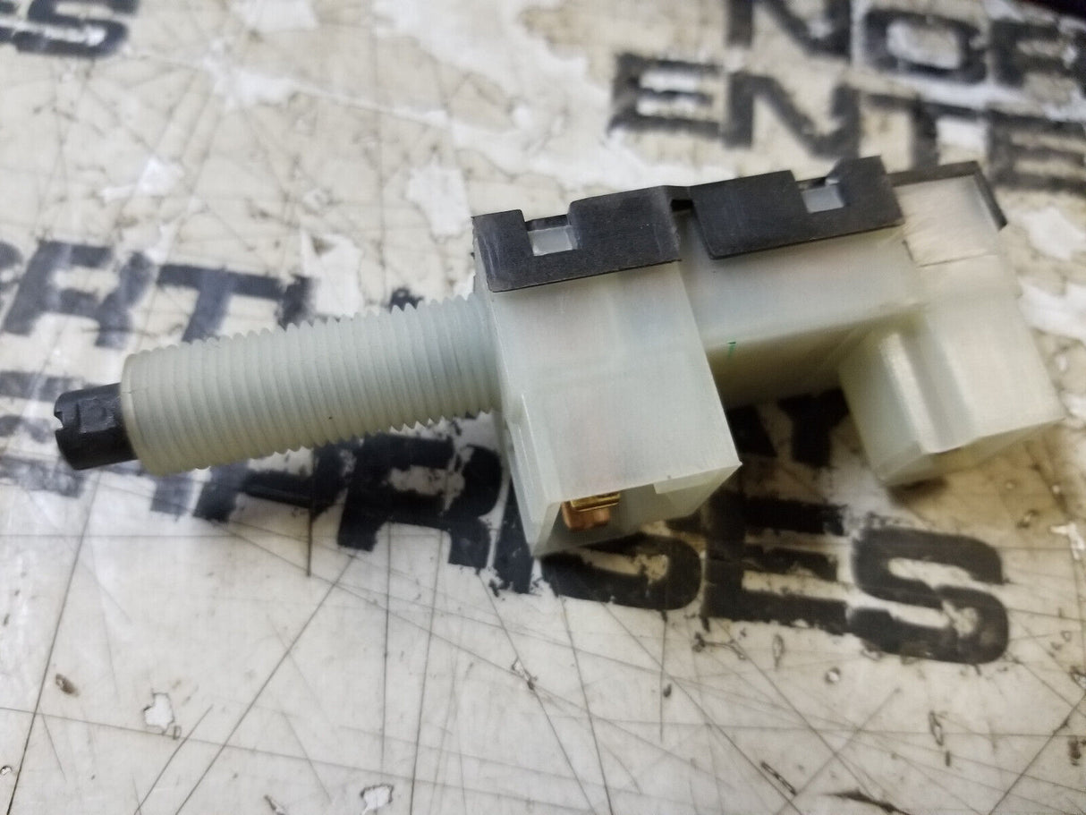 SINGLE Stop Lamp Switch Stoplight Switch Assembly 19330547