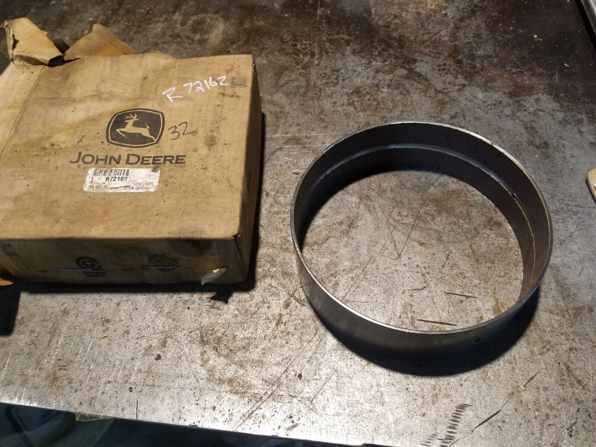 JOHN DEERE BUSHING R72162