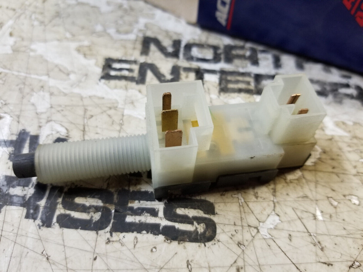 SINGLE Stop Lamp Switch Stoplight Switch Assembly 19330547