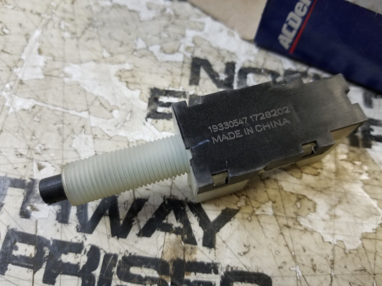 SINGLE Stop Lamp Switch Stoplight Switch Assembly 19330547