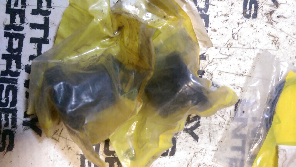 4V0661 4V-0661 LOT OF 2 BUSHINGS