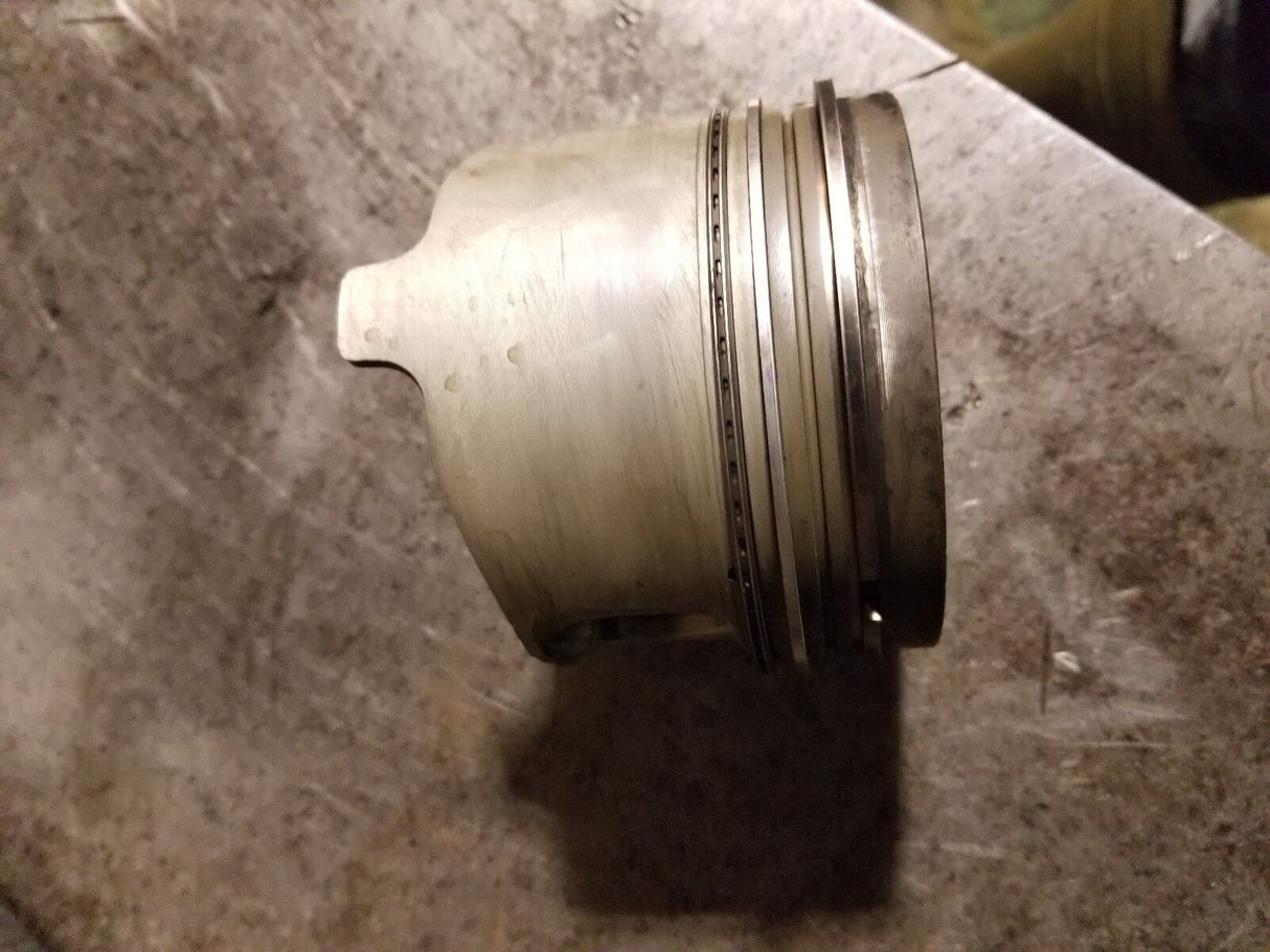 01 02 03 04 05 06 2001 - 2006 DURAMAX 6.6L PISTON RH PASSENGER 97303755 LLY LB7