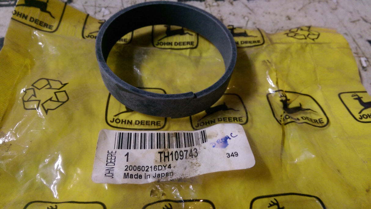 TH109743 John Deere Seal