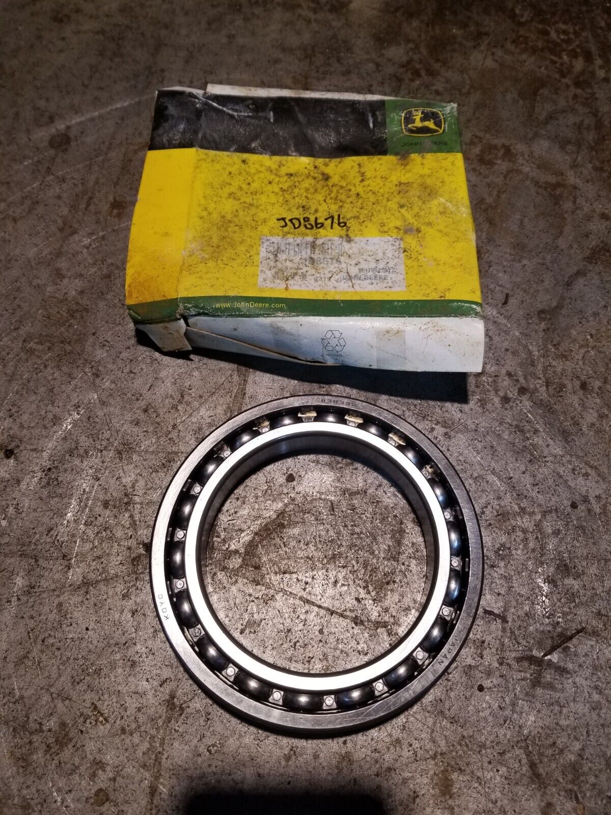 JOHN DEERE jd8676 BEARING