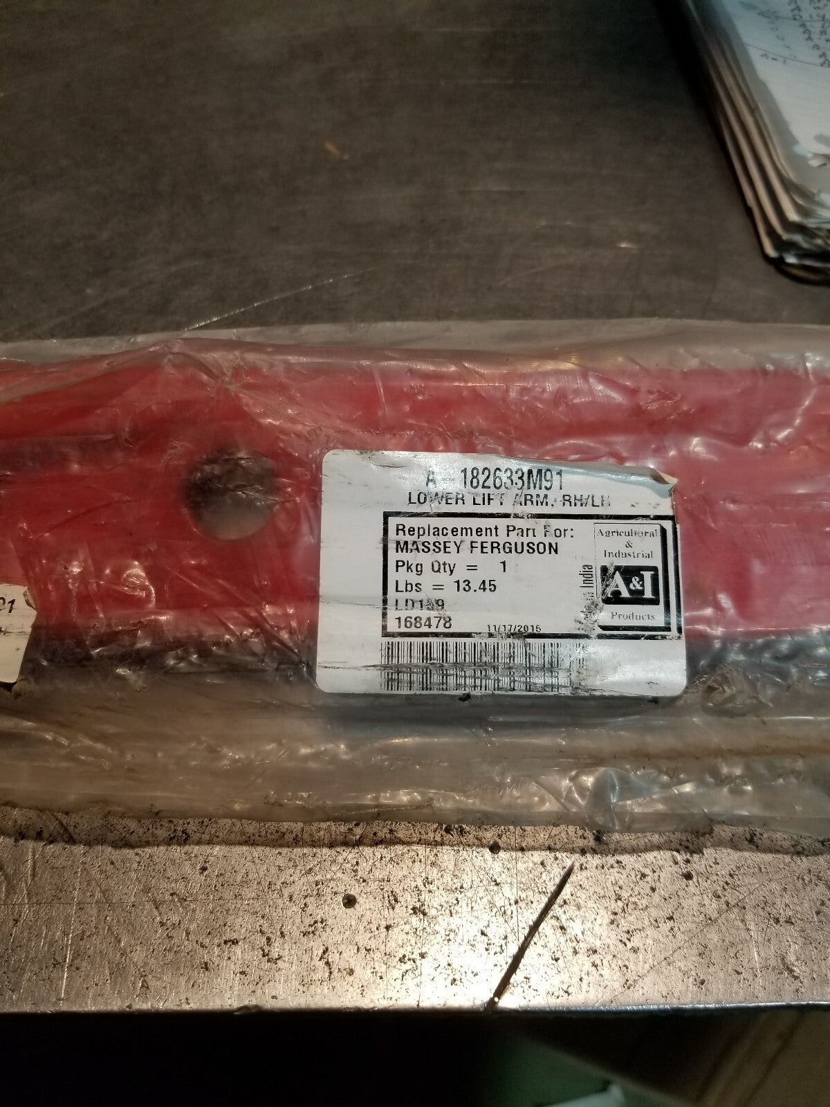 182633M91 New Massey Ferguson RH / LH Lower Lift Arm 202 204 35 A-182633M91