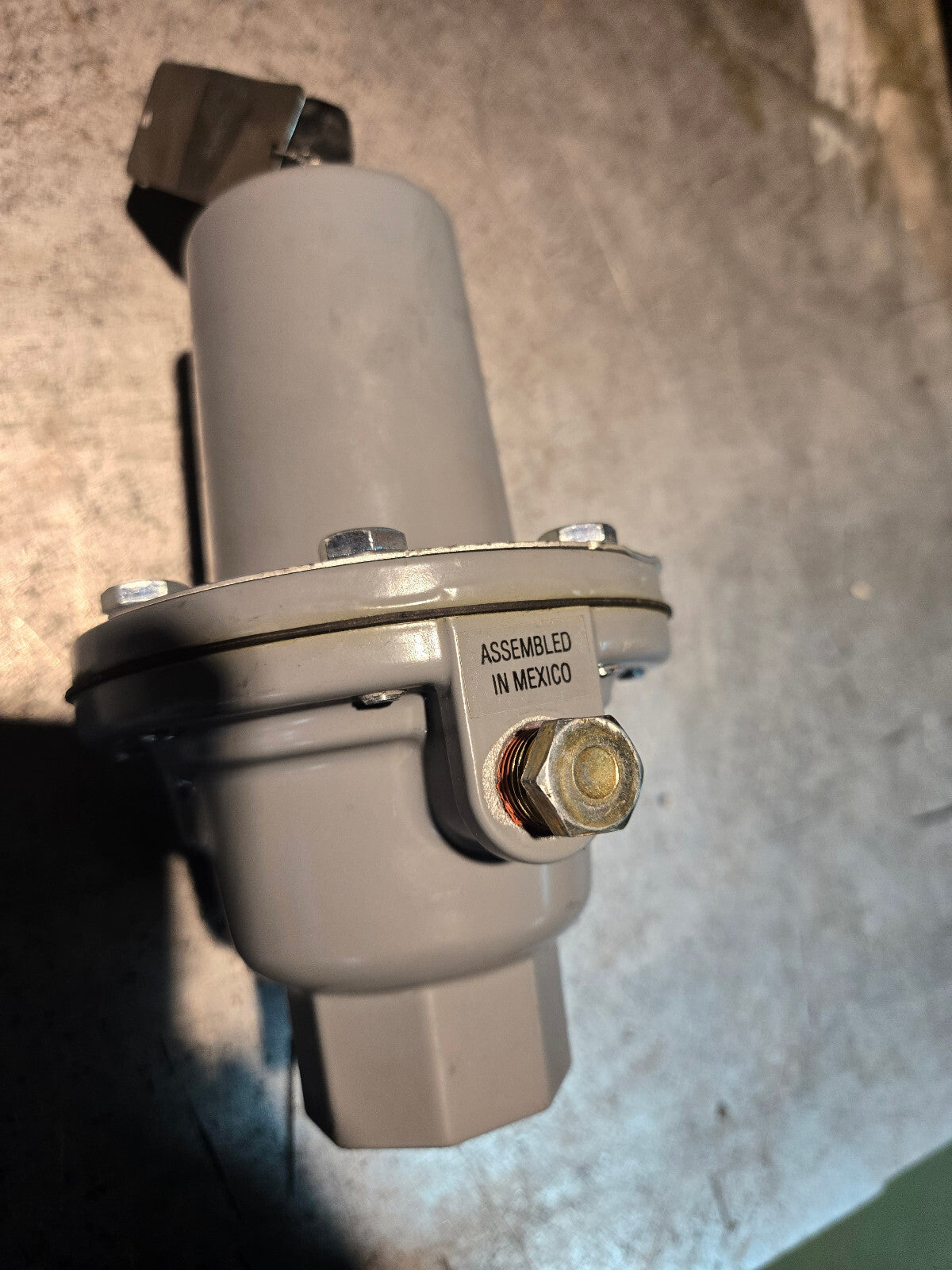 Fisher 289H High Pressure Relief Valve 1" x 1" FNPT 15-50 PSI SPRING