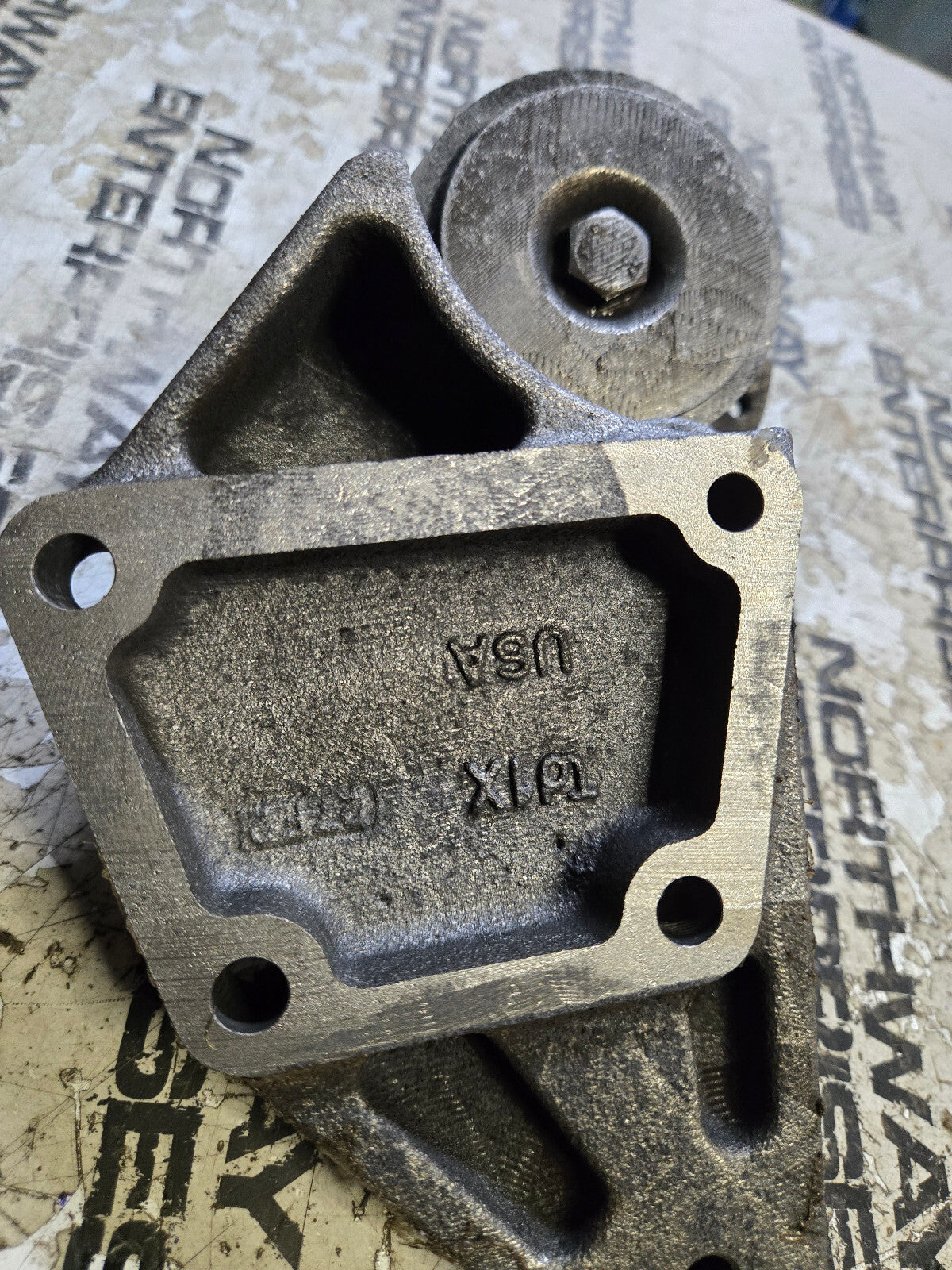 3949700 Cummins 2500 3500 5.9L 6.7 fan hub mout pulley bracket dodge 04-09