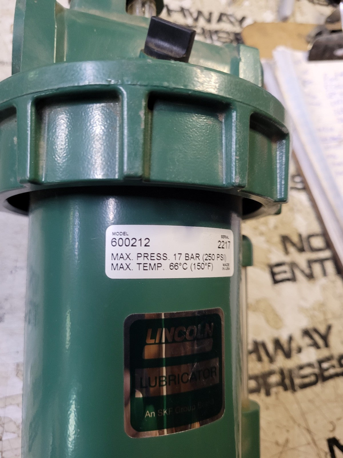 LINCOLN 600212 LUBRICATOR NEW 3/4IN, 250 PSI, 150 DEGF MAX TEMP