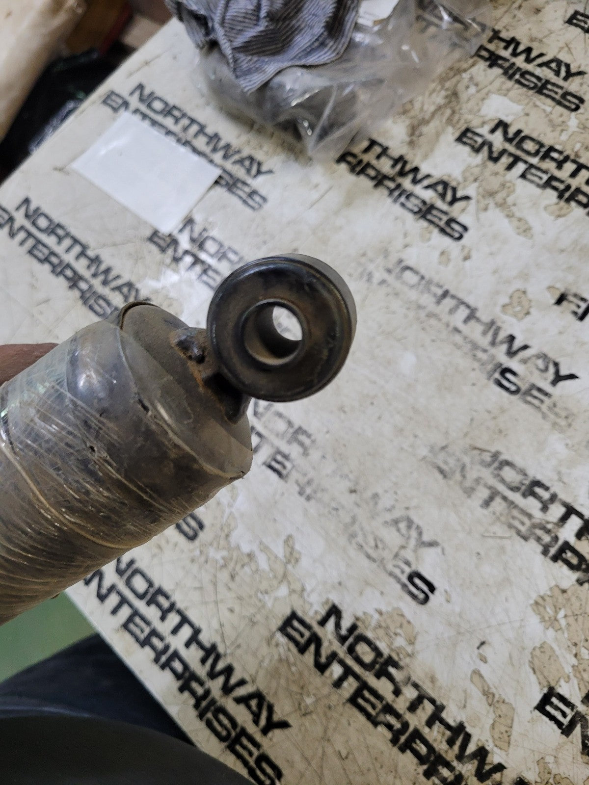 18-60773-000 Suspension Shock Absorber Shock Absorber for Freightliner