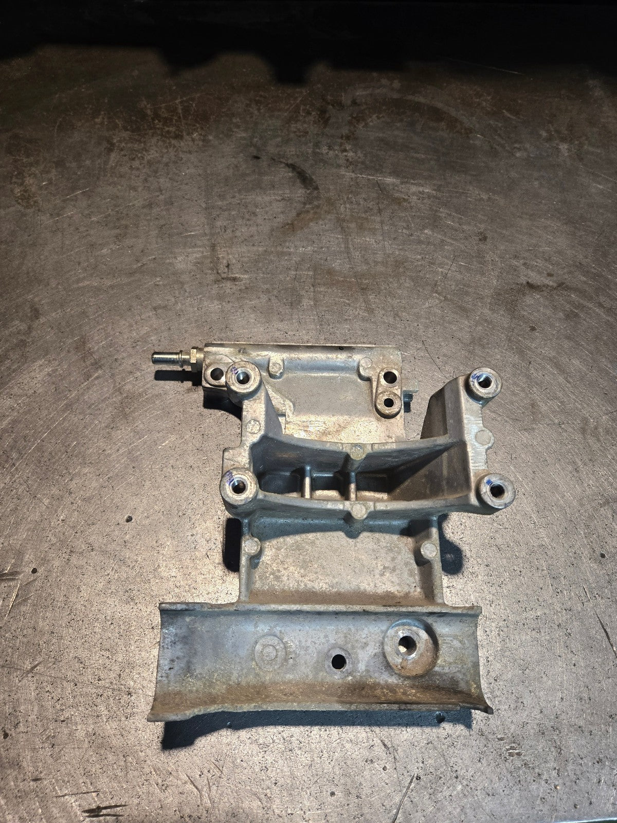 5523649 6.7L CUMMINS 2019-2024 Fuel Filter Bracket - Mopar 68444255AA