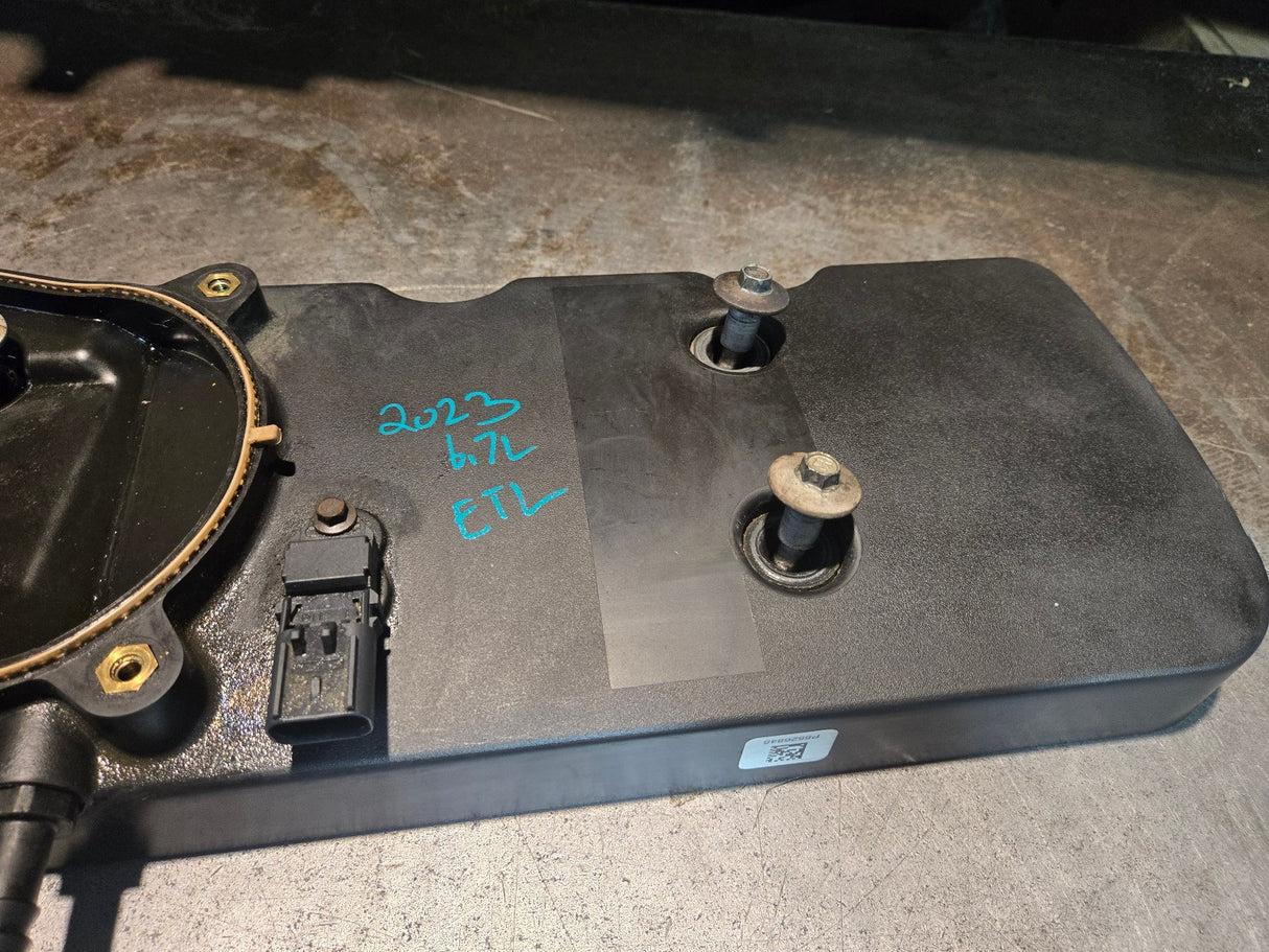 6.7L CUMMINS ETL VALVE COVER 5526845 5311734 68623638AA