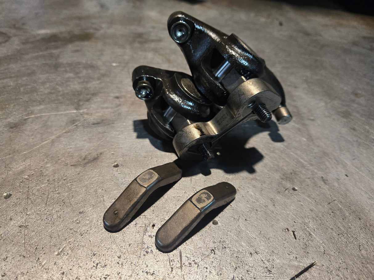 6.7L CUMMINS ETL 2019-2020 Mopar Valve Rocker Arm And Pivot 68447789AA