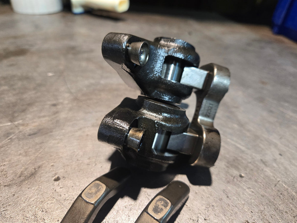 6.7L CUMMINS ETL 2019-2020 Mopar Valve Rocker Arm And Pivot 68447789AA