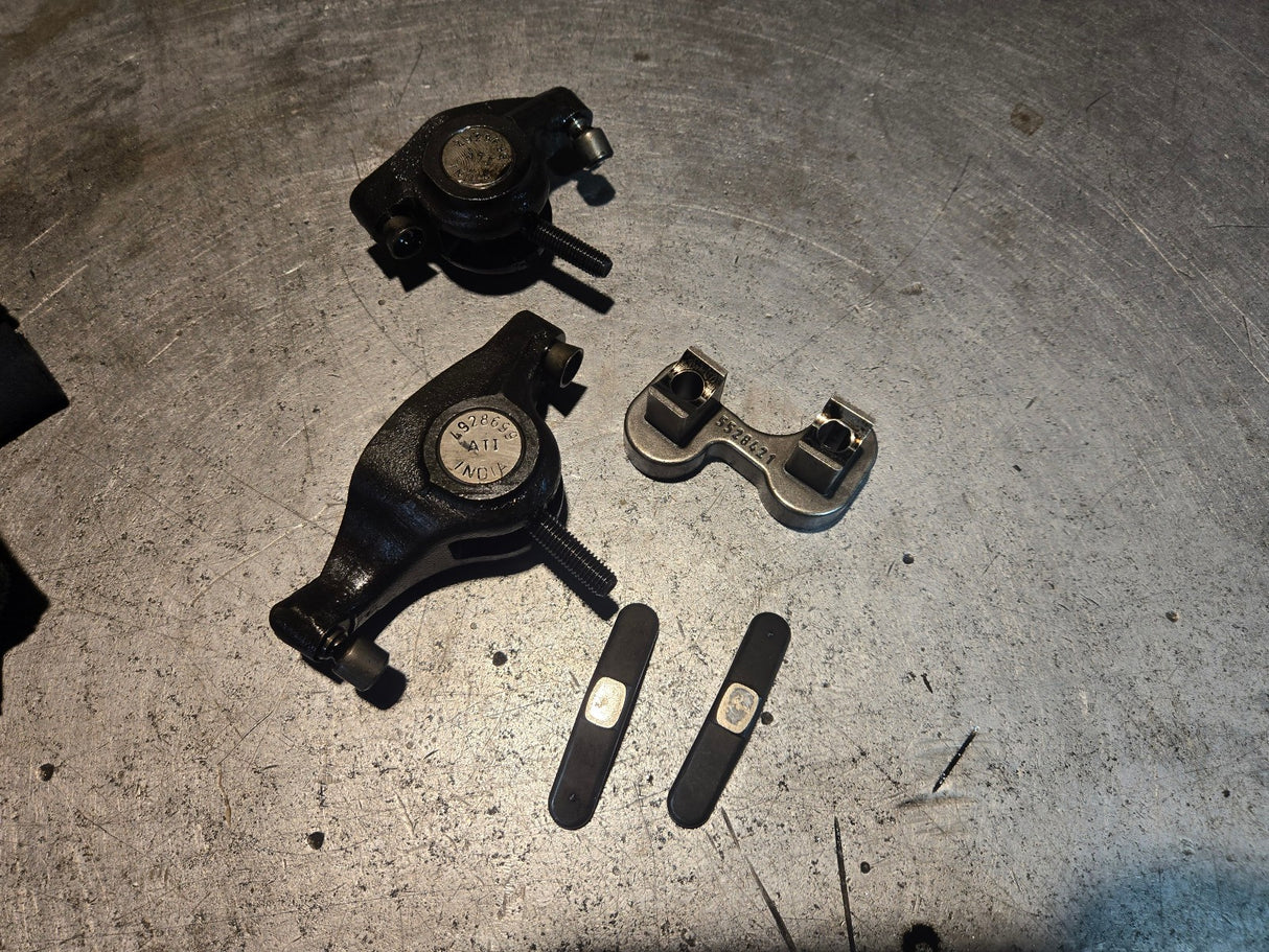 6.7L CUMMINS ETL 2019-2020 Mopar Valve Rocker Arm And Pivot 68447789AA