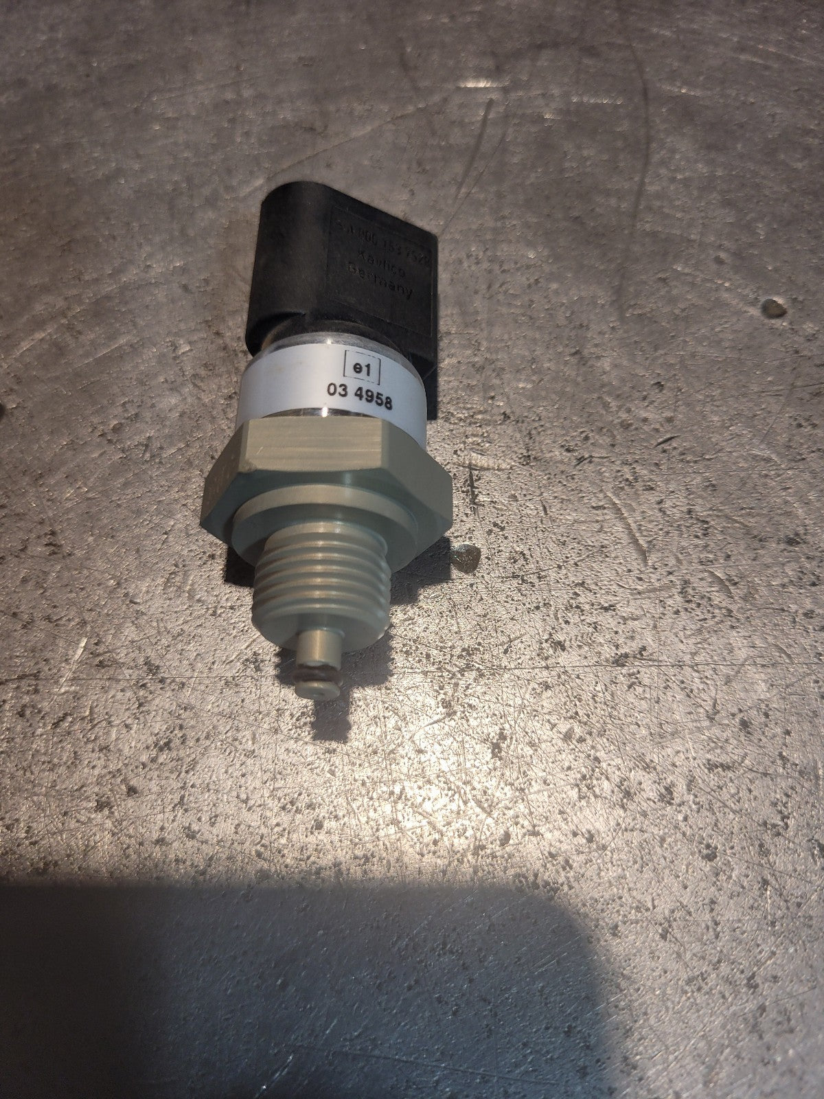 A0061537528 Exhaust Pressure Sensor Fits Detroit Diesel Benz Truck Freightliner