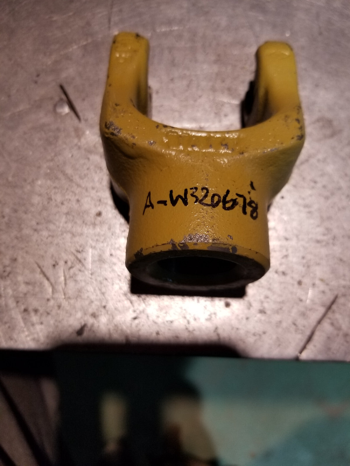 A-W320678 AI Implement Yoke, Round Bore 1" w/ 5/16" Pin Hole
