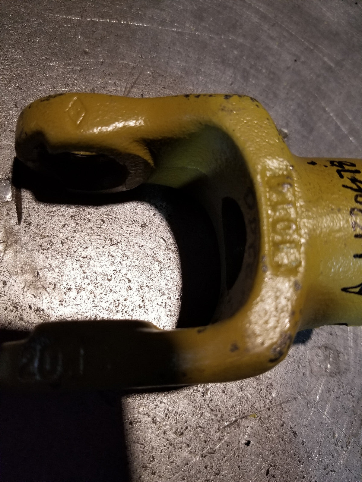 A-W320678 AI Implement Yoke, Round Bore 1" w/ 5/16" Pin Hole