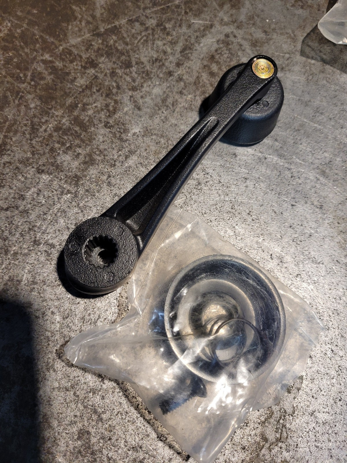 KENWORTH K294-418 HANDLE-WINDOW CRANK