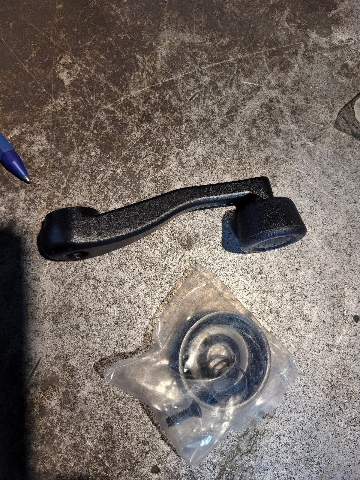 KENWORTH K294-418 HANDLE-WINDOW CRANK
