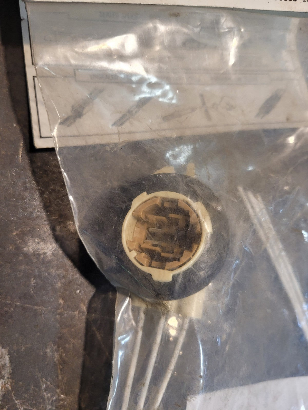 AC DELCO 12083689 LIGHT SOCKET REAR TURN SIGNAL