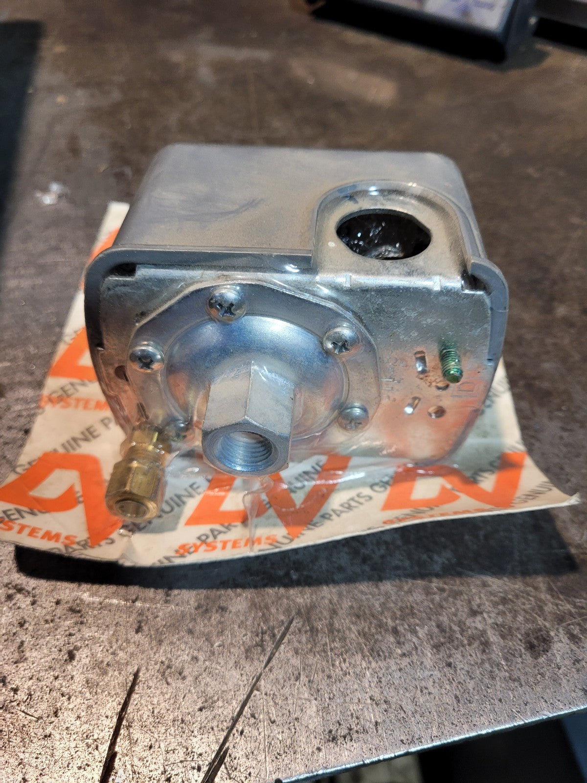 SSS-9002-U7090 DV SYSTEMS PRESSURE SWITCH