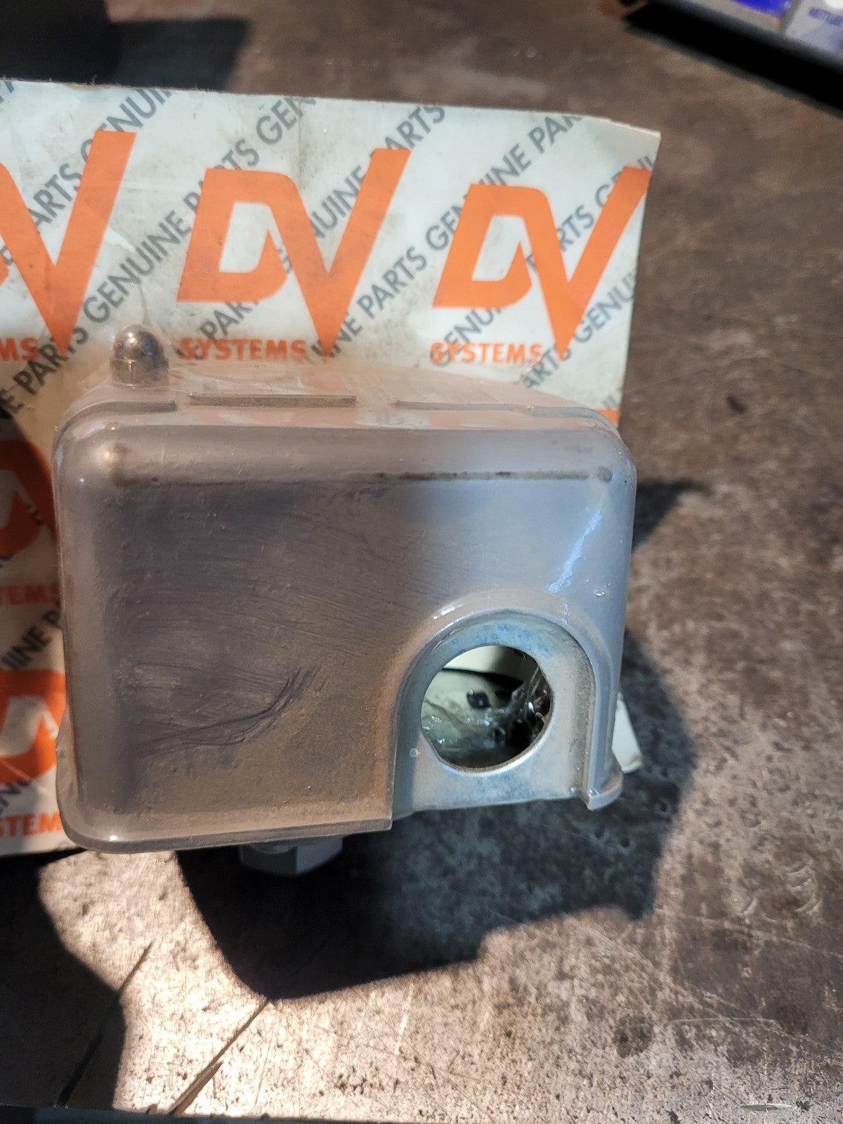 SSS-9002-U7090 DV SYSTEMS PRESSURE SWITCH