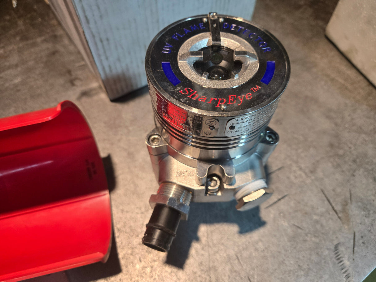 40/40UB-112SF OPTICAL FLAME DETECTOR WITH RAIN & SUN COVER
