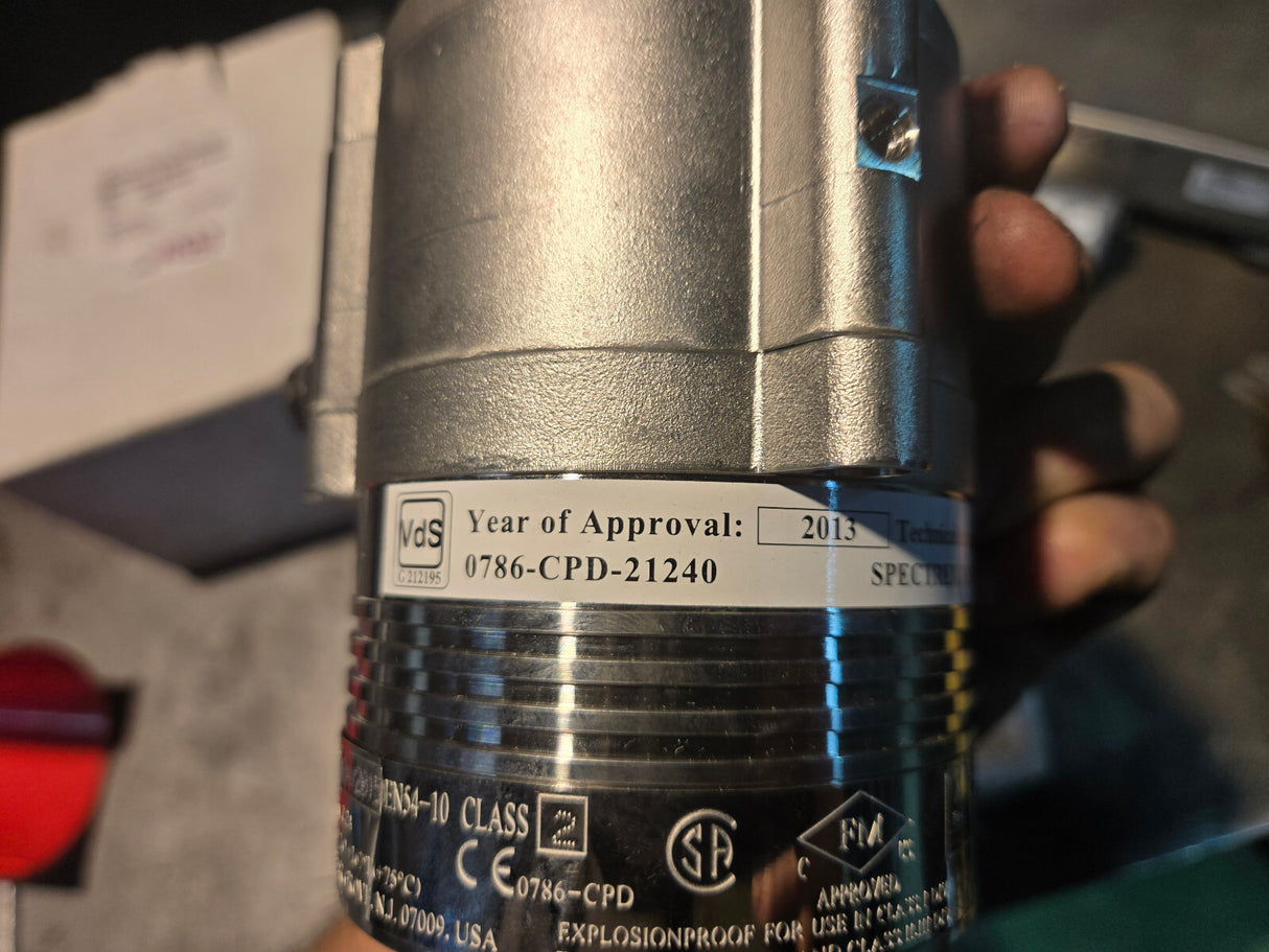40/40UB-112SF OPTICAL FLAME DETECTOR WITH RAIN & SUN COVER