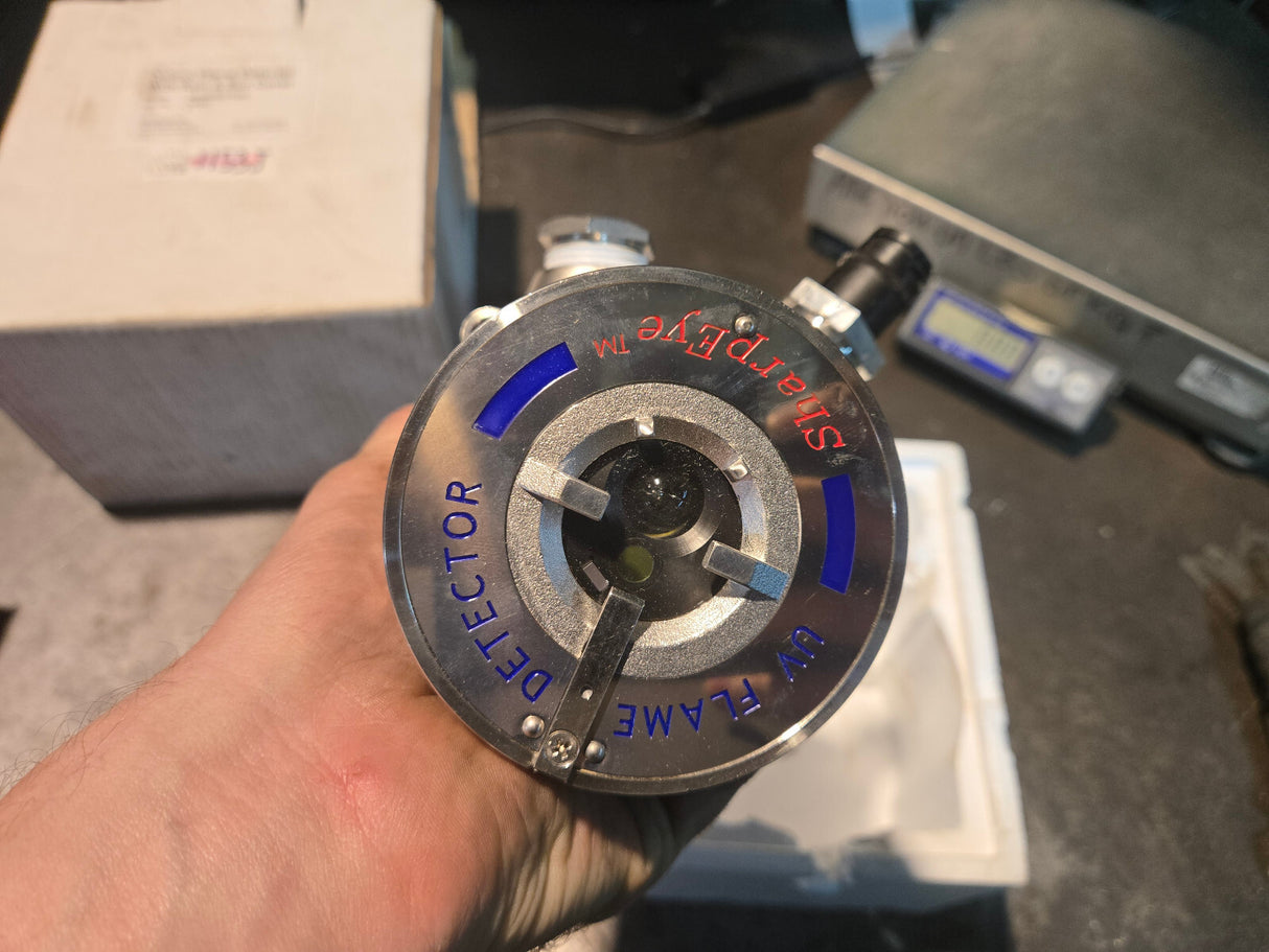 40/40UB-112SF OPTICAL FLAME DETECTOR WITH RAIN & SUN COVER
