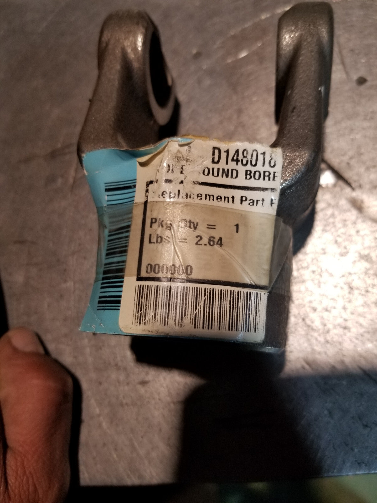 D148018 IMPLEMENT YOKE ROUND BORE KEYWAY 1 1/8"