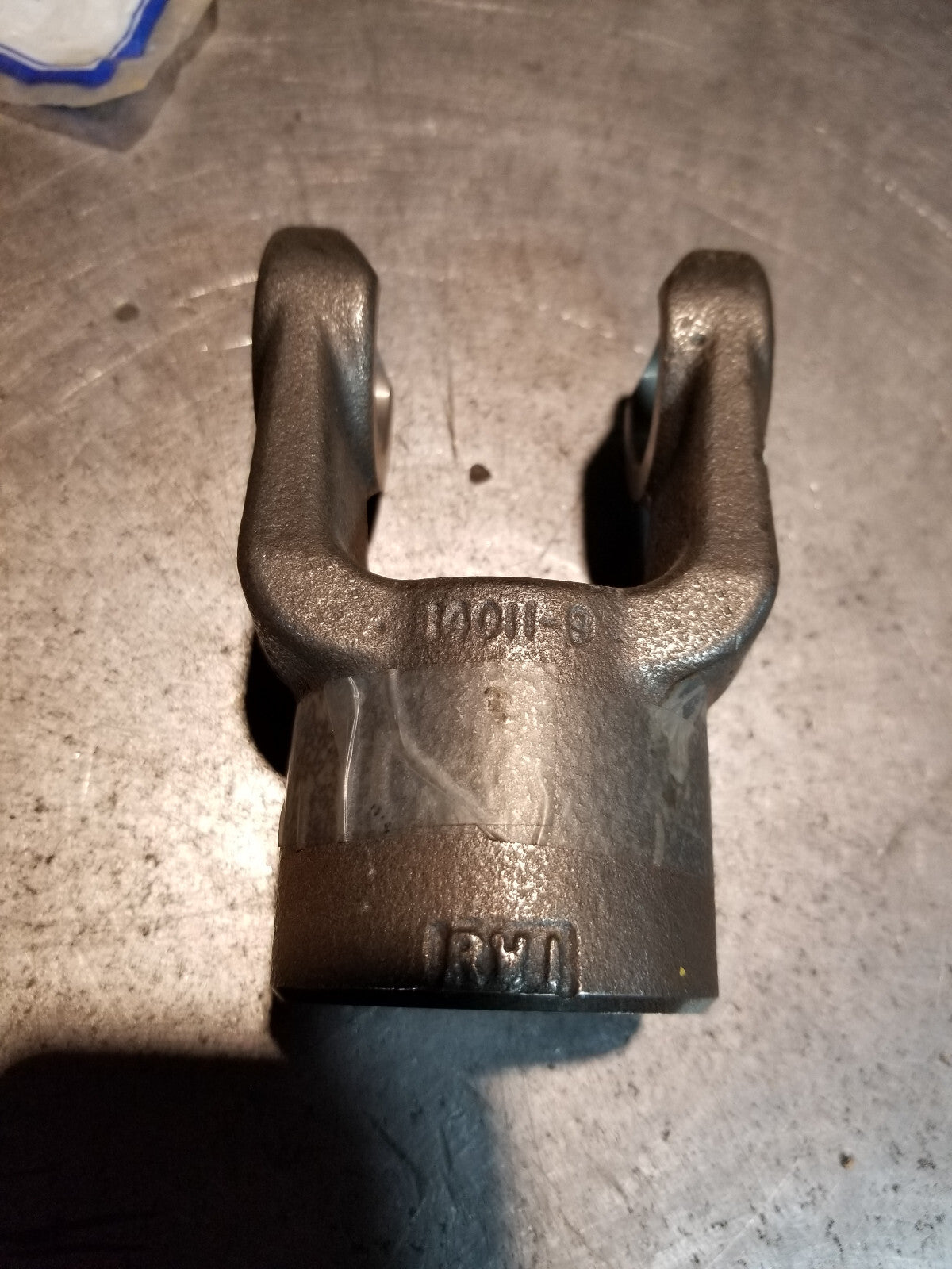 D148018 IMPLEMENT YOKE ROUND BORE KEYWAY 1 1/8"