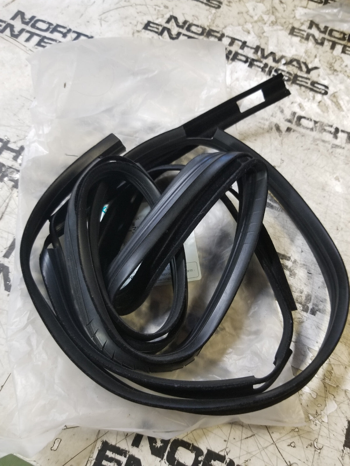 V0621-33910 KUBOTA RUBBER SEAL REPLACED BY V0621-33912 RUBBER(GLASS RUN,LH
