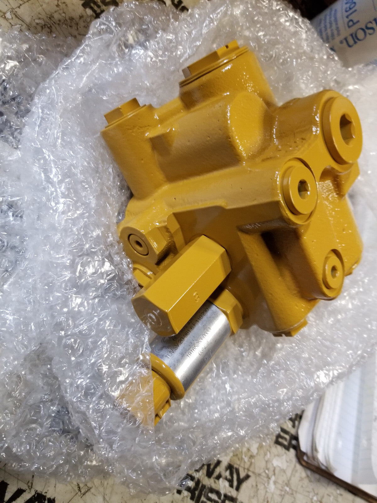 602-9811 CATERPILLAR Accumulator Charging Valve 6029811