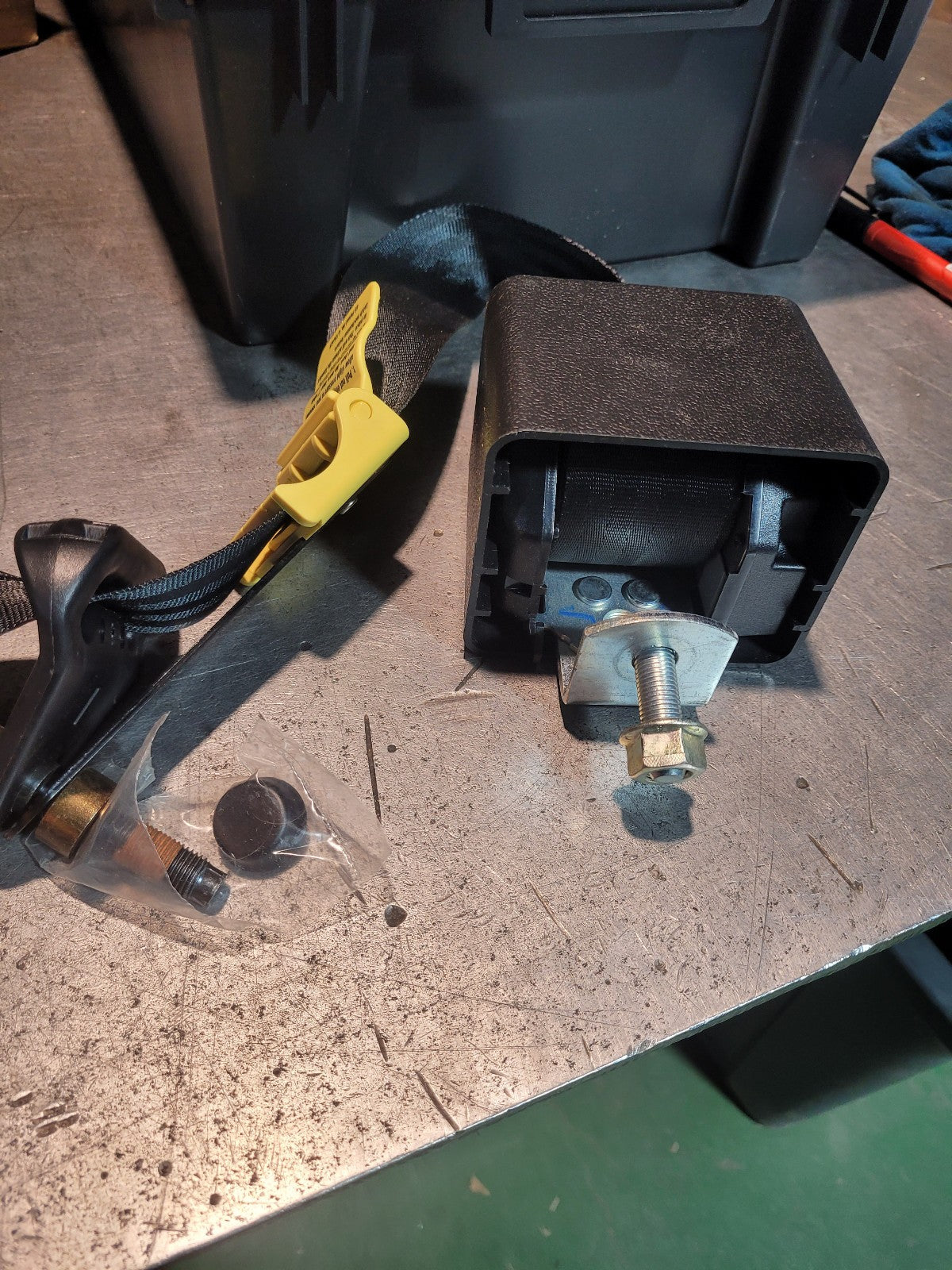 K285-121SPL Kenworth Seatbelt Assembly