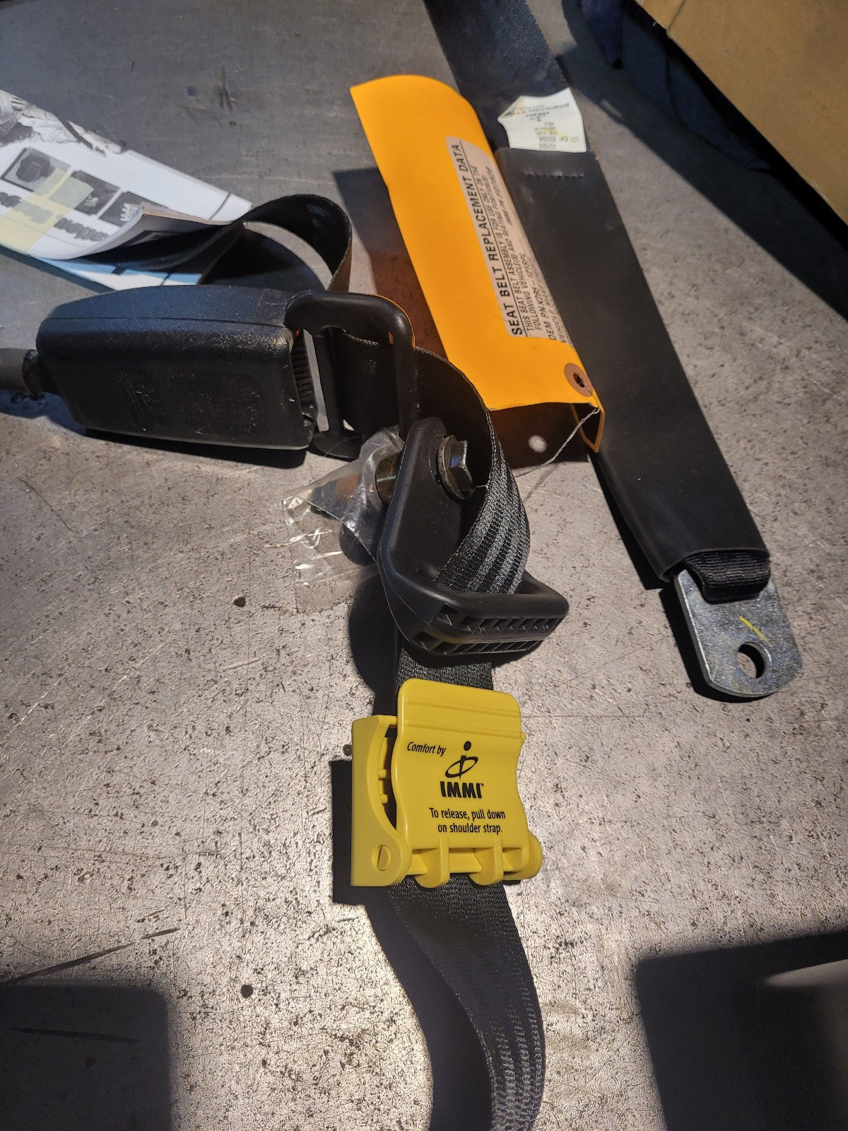 K285-121SPL Kenworth Seatbelt Assembly