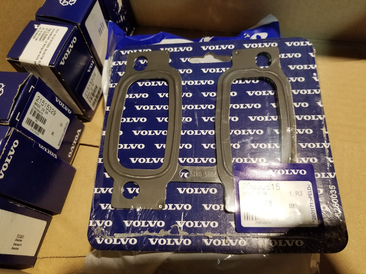 LARGE LOT OF VOLVO D13 D11 ENGINE REBUILD PARTS KIT 21515329 20850815 20584639