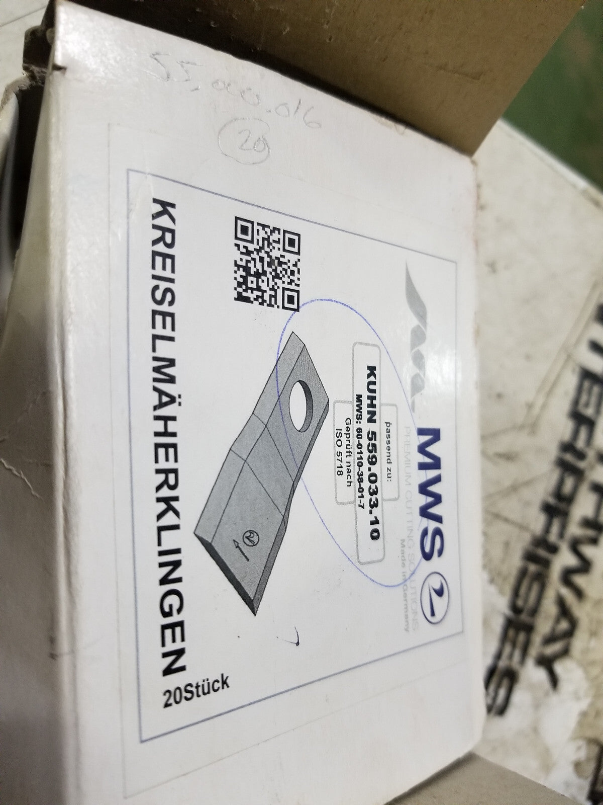 BOX OF 20PC -  559.033.10 RHDisc Mower Blade Fits Kuhn ALTERNA 400 ALTERNA 500