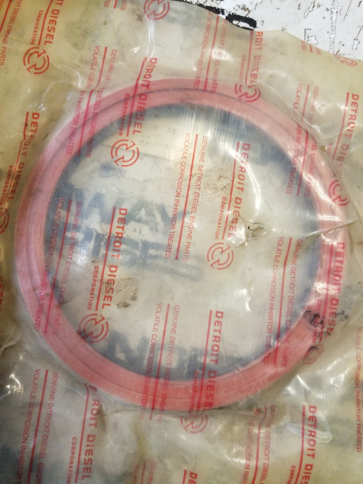 08927748 DETROIT Right-Hand Engine Rotation Over-Sized Rear Seal