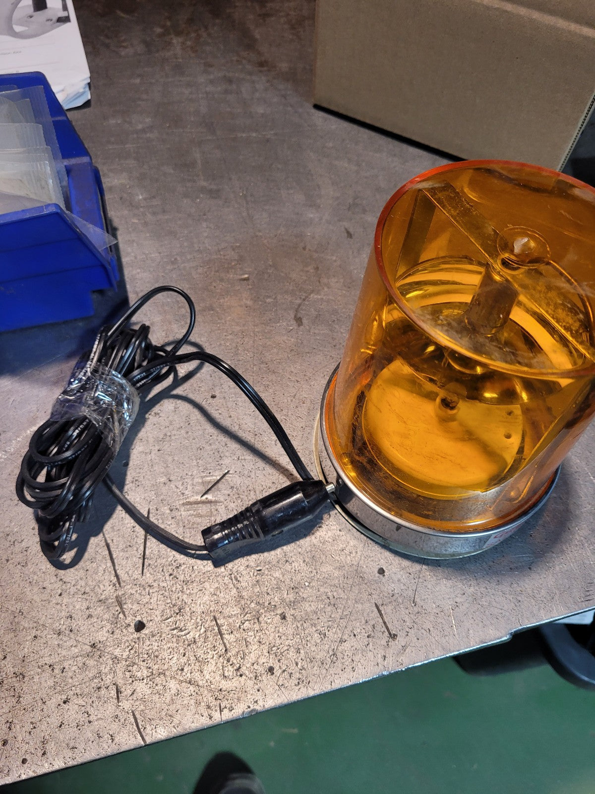 7618 GROTE ROATATING AMBER BEACON LIGHT 12V
