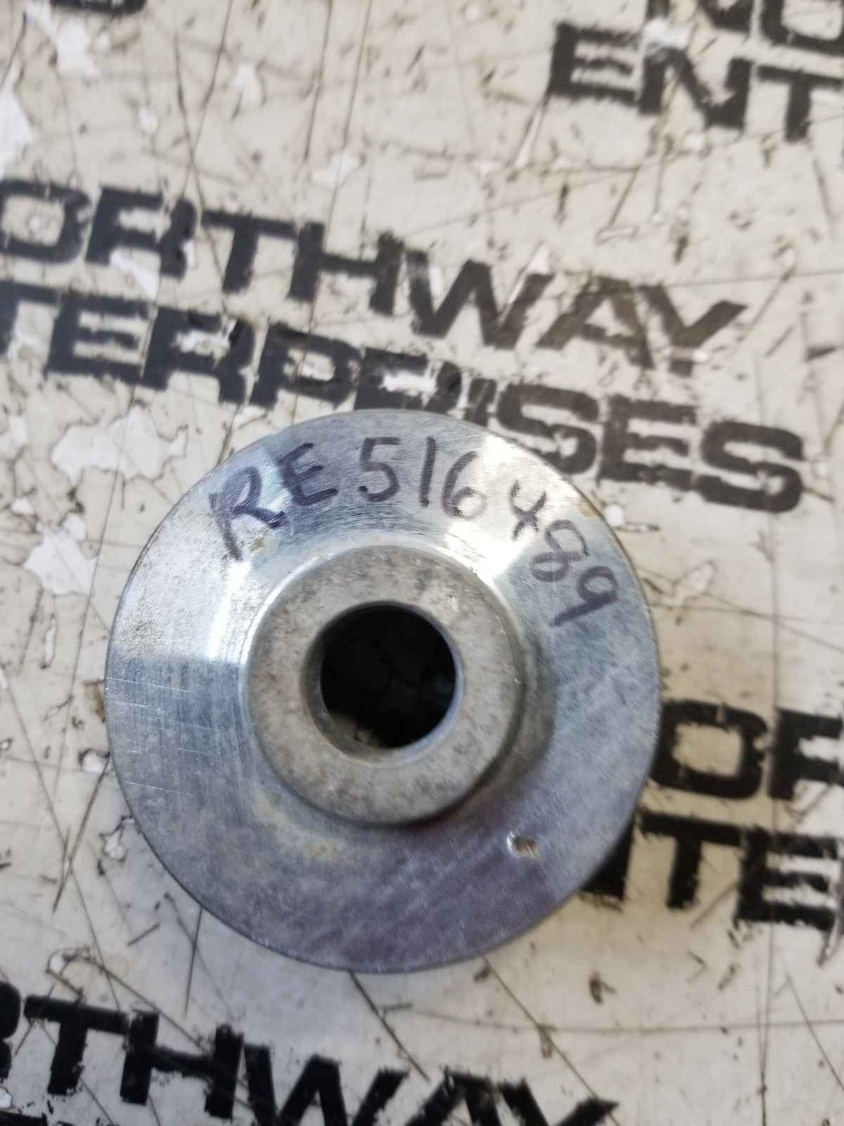 RE516489 JOHN DEERE ALTERNATOR PULLEY