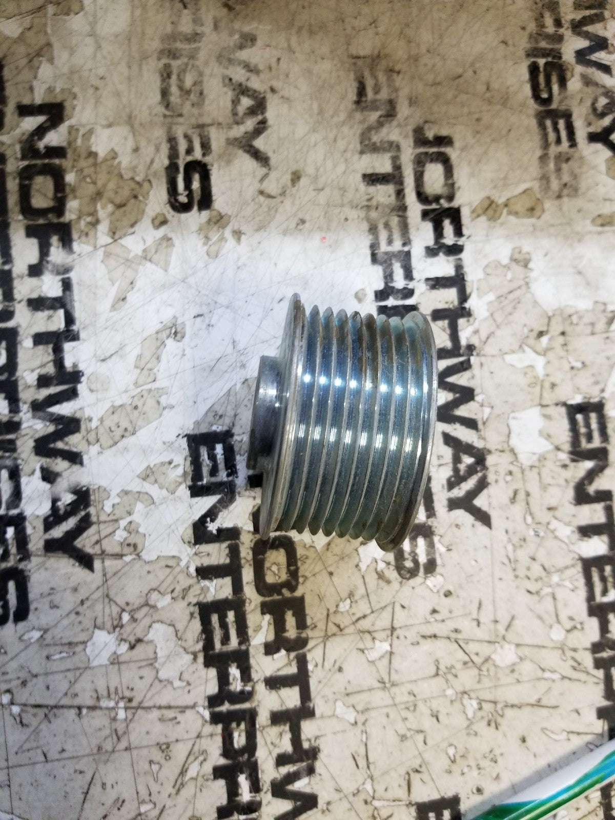 RE516489 JOHN DEERE ALTERNATOR PULLEY