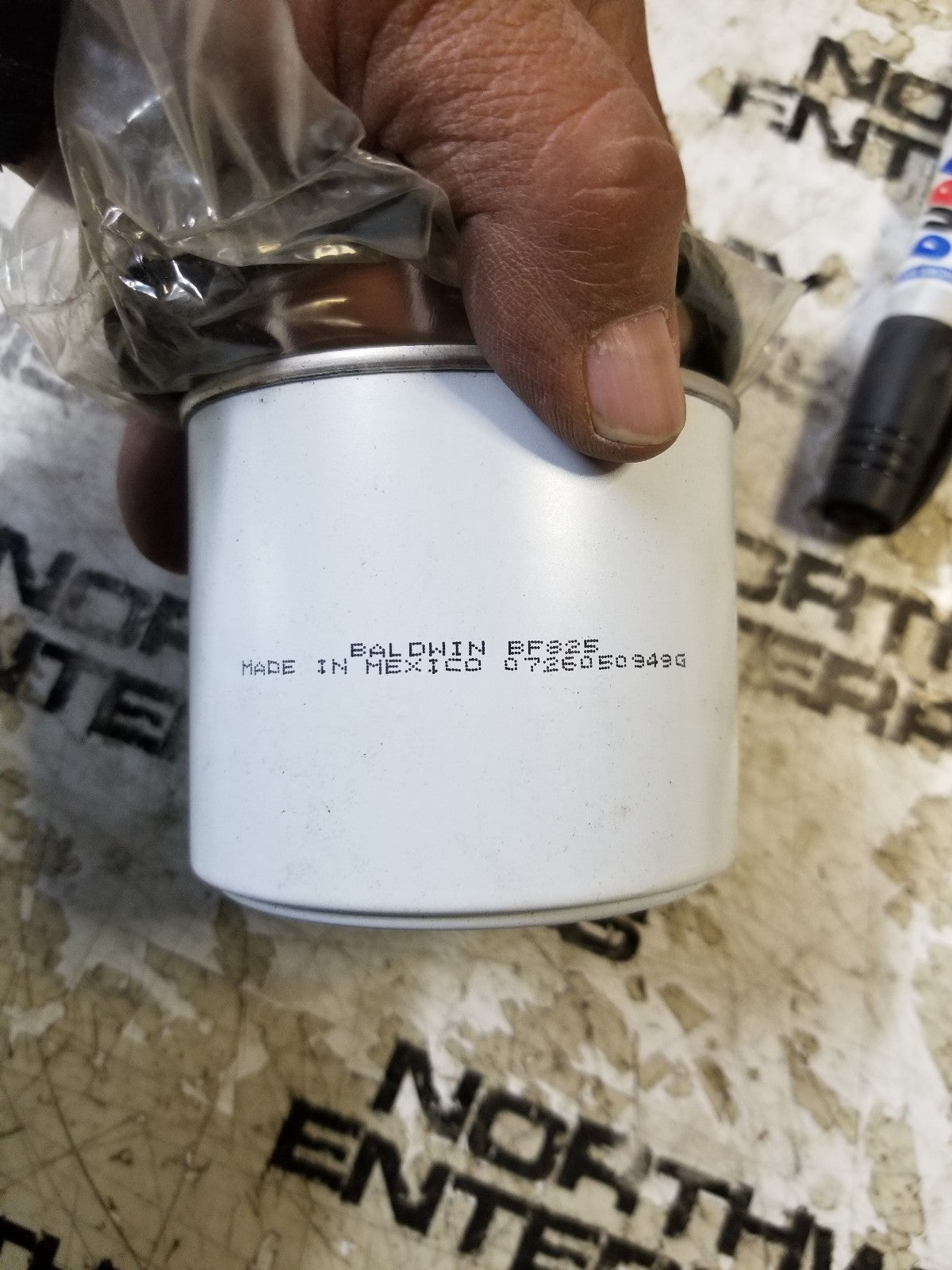 LOT OF 2PC -  BF825 BALDWIN FUEL FILTER 2-13/16 x 3-7/16 x 2-13/16In
