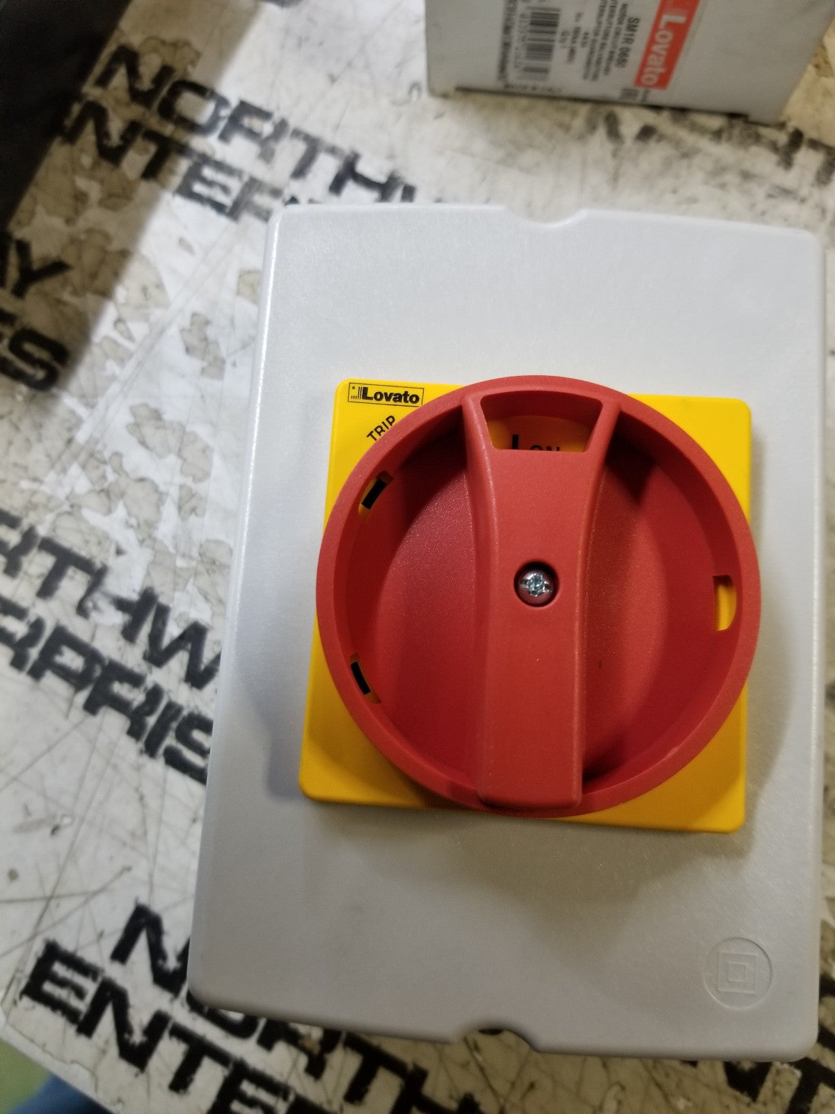 NEW SM1Z1715R LOVATO ELECTRIC SM1Z1715R Surface Mount Enclosure IP65