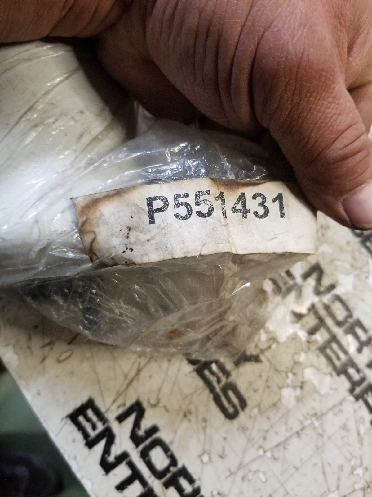 FS19546 FLEETGUARD FUEL FILTER REPLACES BF7682-D/ RE6423