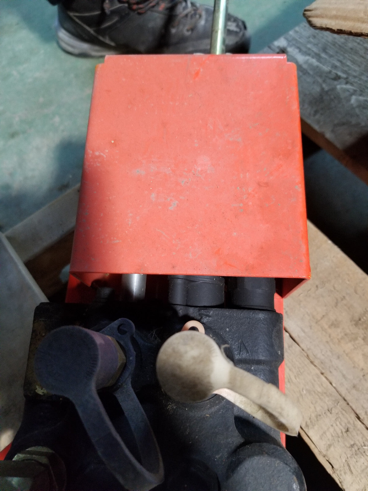 B2079 7J040-71000 KUBOTA CONTROL VALVE