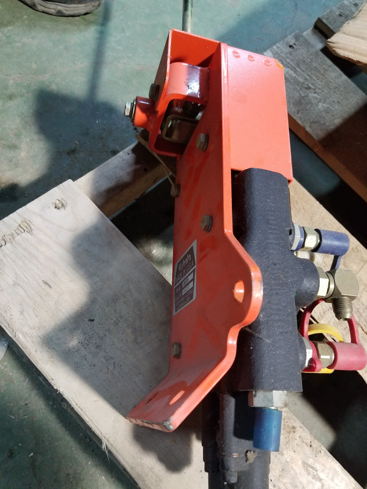 B2079 7J040-71000 KUBOTA CONTROL VALVE