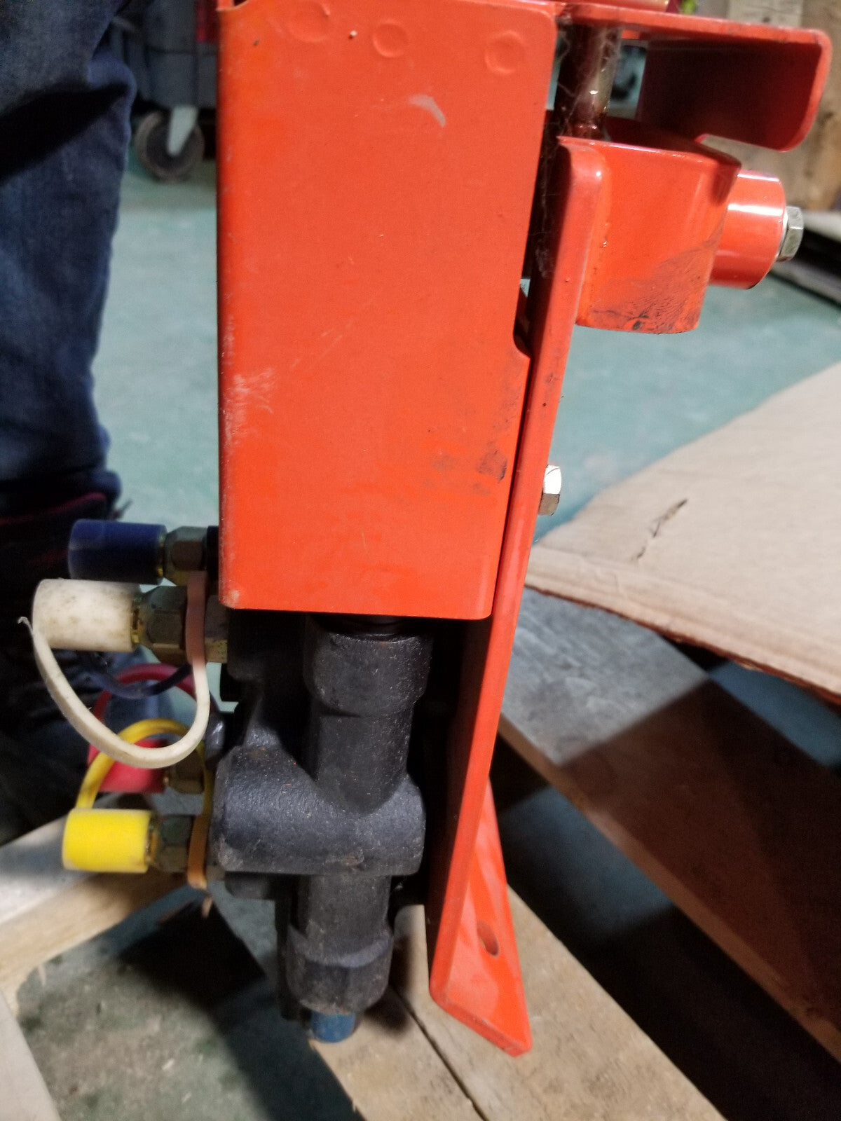 B2079 7J040-71000 KUBOTA CONTROL VALVE