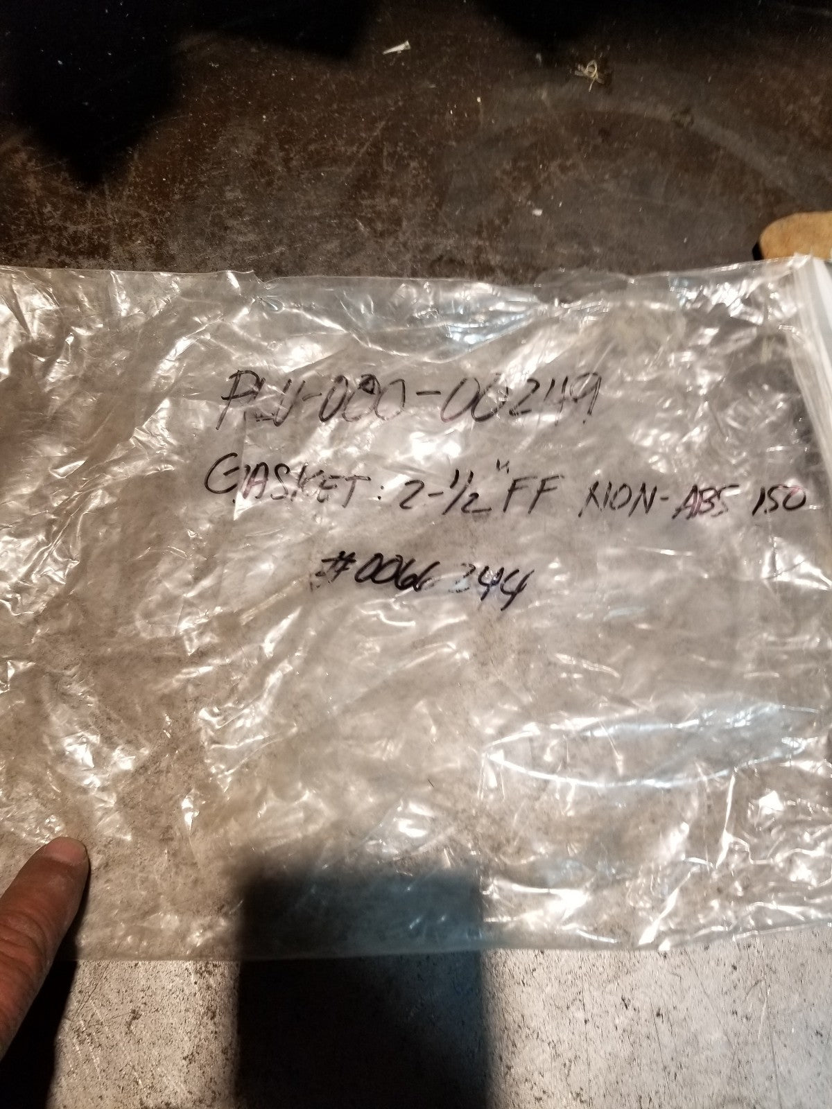 LOT OF 26 GASKETS  F-FACE NON ASBESTOS 1/16" 150# 2 1/2" GSC-NA-06-E-150-0250