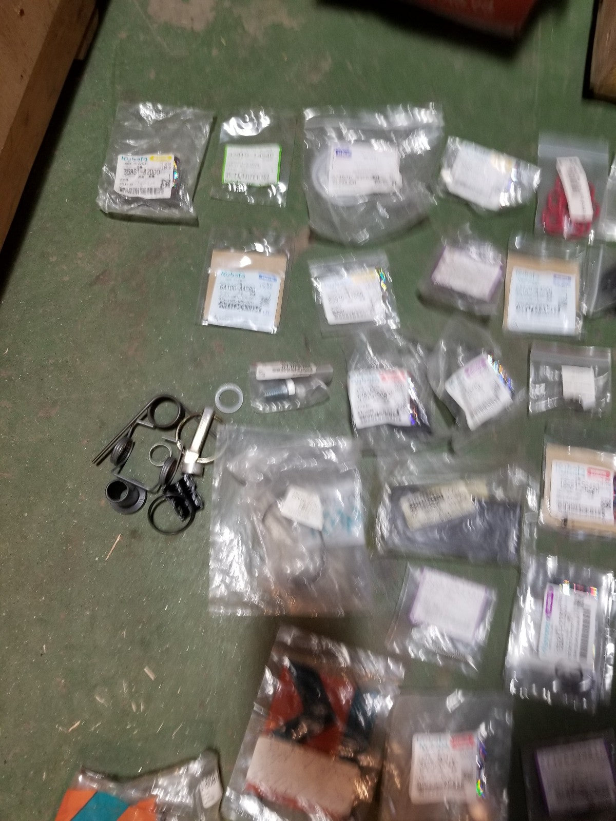 KUBOTA BULK BOX LOT 1 LARGE LOT OF MISC KUBOTA PARTS